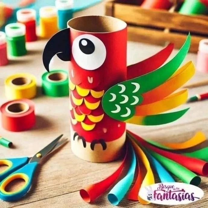 Bunte Flügel und Schwanz am Papagei