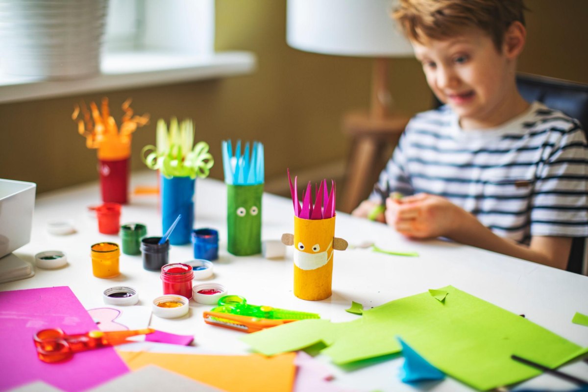 Kinder basteln Rollenfiguren