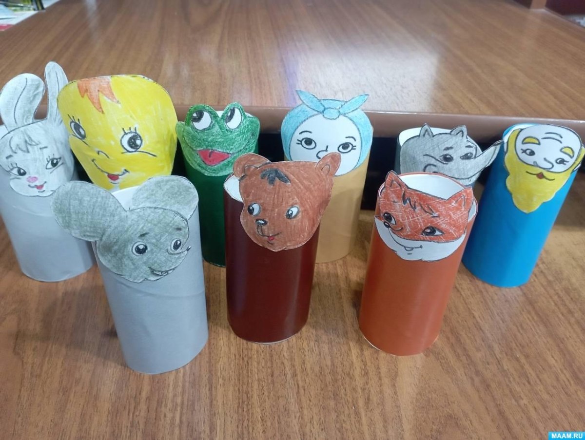 Puppentheater Figuren aus Klopapierrollen
