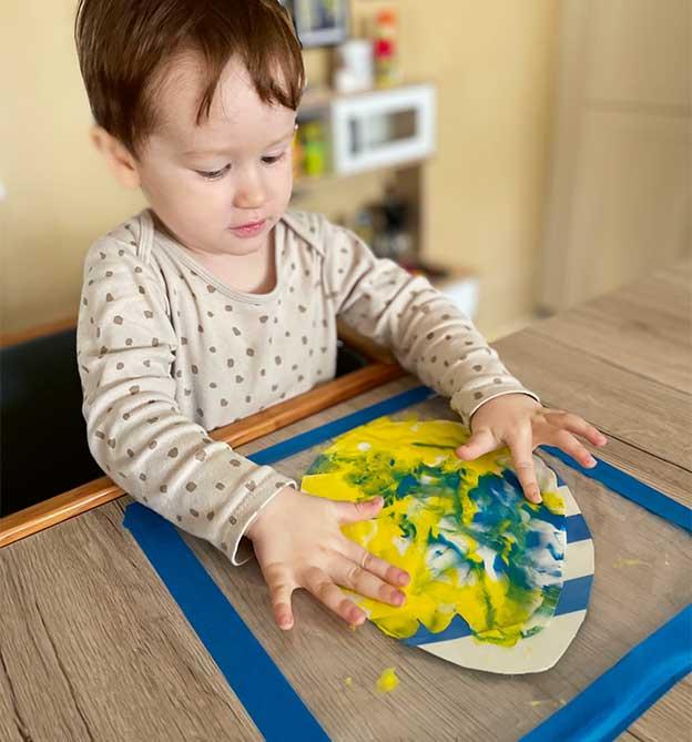 Basteln mit U3 Kindern einfache Ideen für Kleinkinder