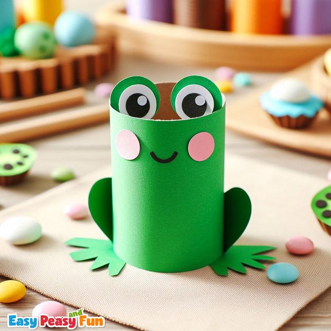 Frosch aus Klopapierrolle