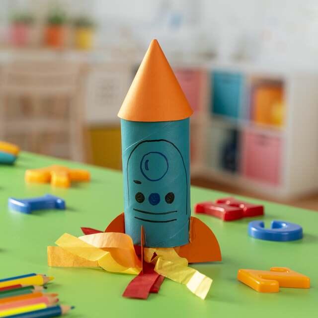 Rakete aus Klopapierrolle basteln