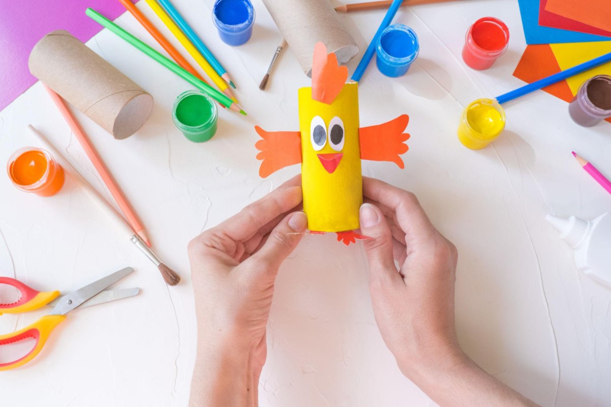 Klopapierrollen Osterküken basteln Anleitung für Kinder