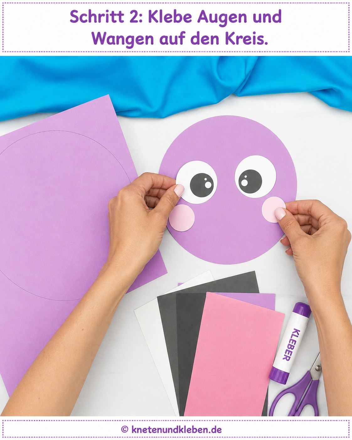 Wackelaugen und rosa Wangen werden beim Papieroktopus basteln auf den lila Kreis geklebt
