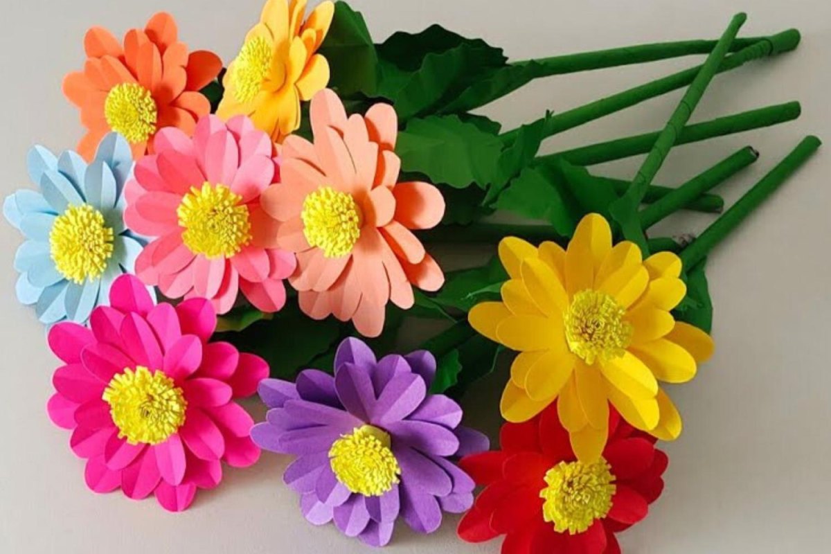 Papierblumen Stiele Blätter verzieren