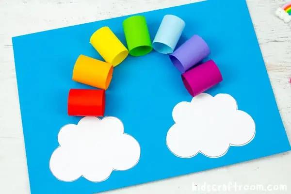 Regenbogen aus Papprollen basteln
