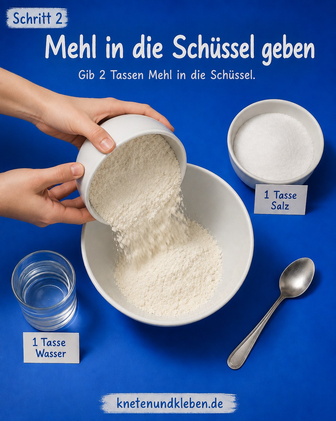Kinderhände schütten Mehl in die Rührschüssel für das einfache Salzteig Rezept