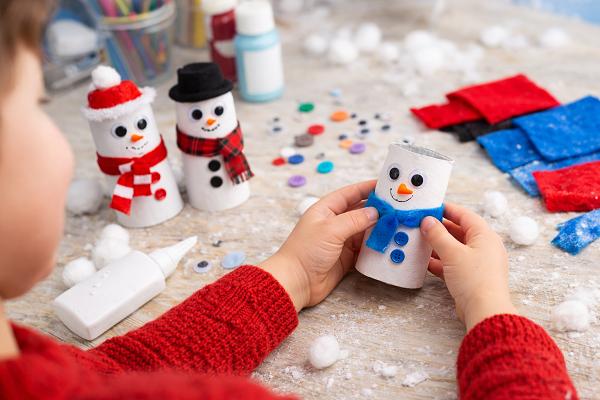 Schneemann aus Klopapierrolle
