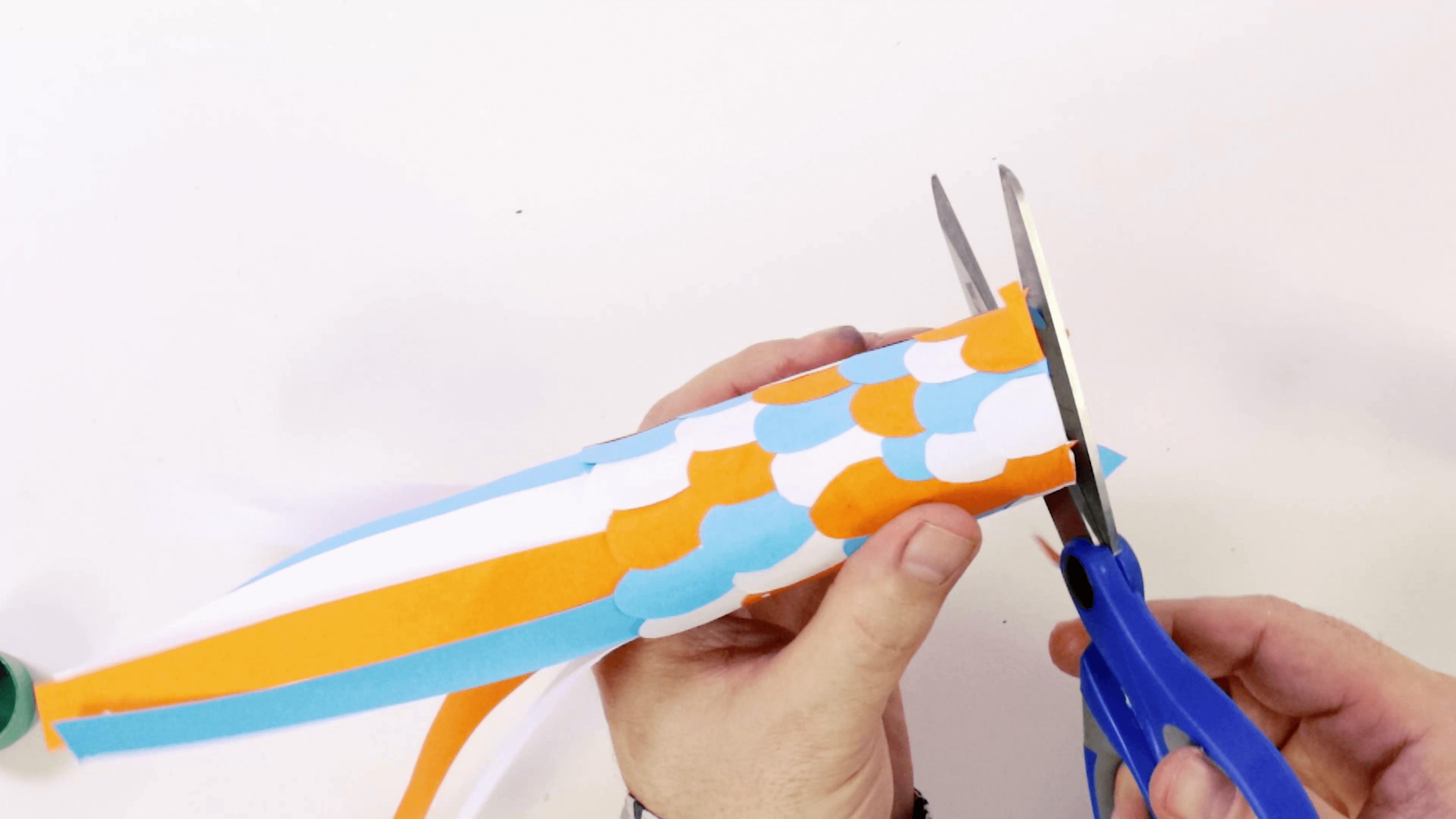 Bunte Koi Schuppen aus Papier gestalten