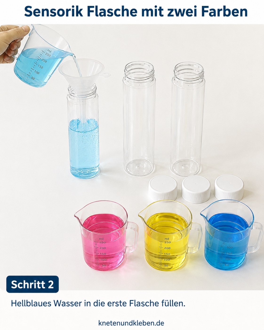 Hellblaues Wasser wird für die Sensorik-Flasche mit zwei Farben durch einen Trichter in die erste Flasche gefüllt