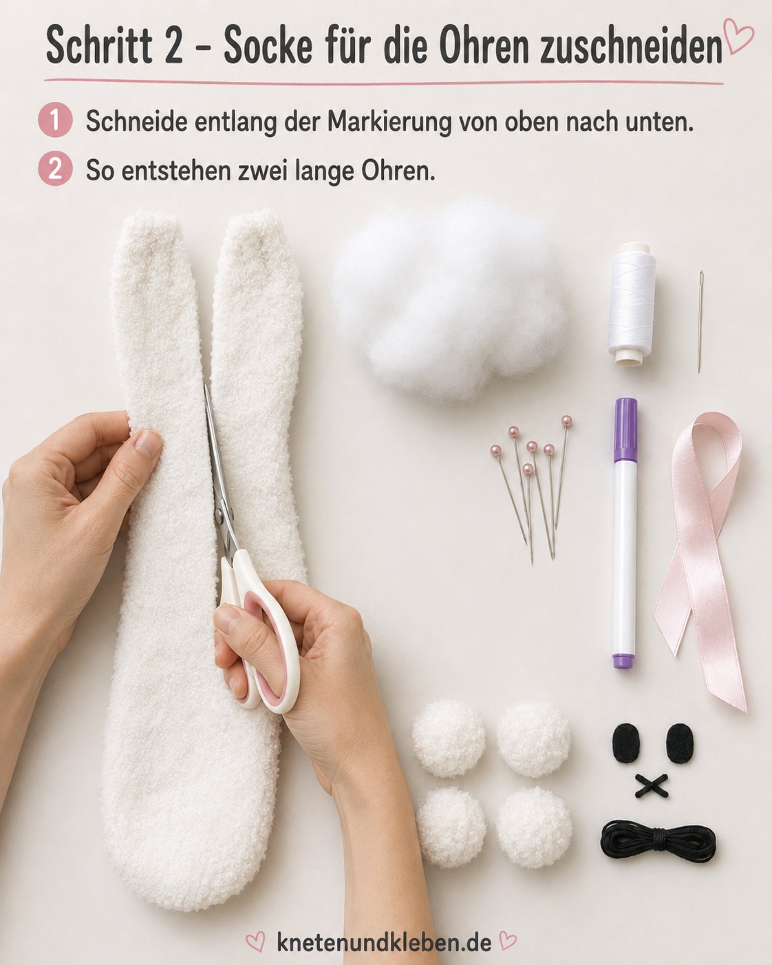 Die flauschige Socke wird für den Miffy Sockenhase entlang der Markierung zu zwei langen Ohren zugeschnitten
