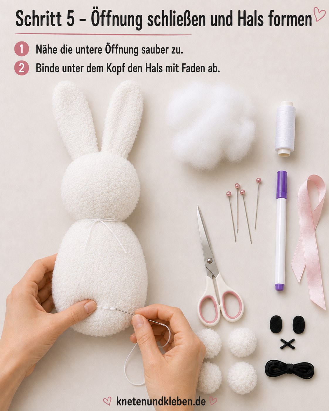 Die untere Öffnung ist geschlossen, unter dem Kopf entsteht mit Faden der Hals des Sockenhasen
