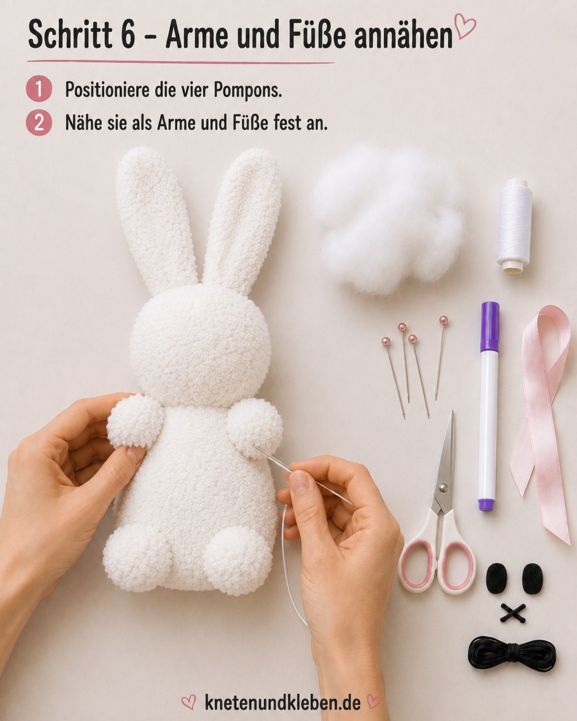 Vier weiße Pompons werden als Arme und Füße an den fertigen Miffy Sockenhase angenäht