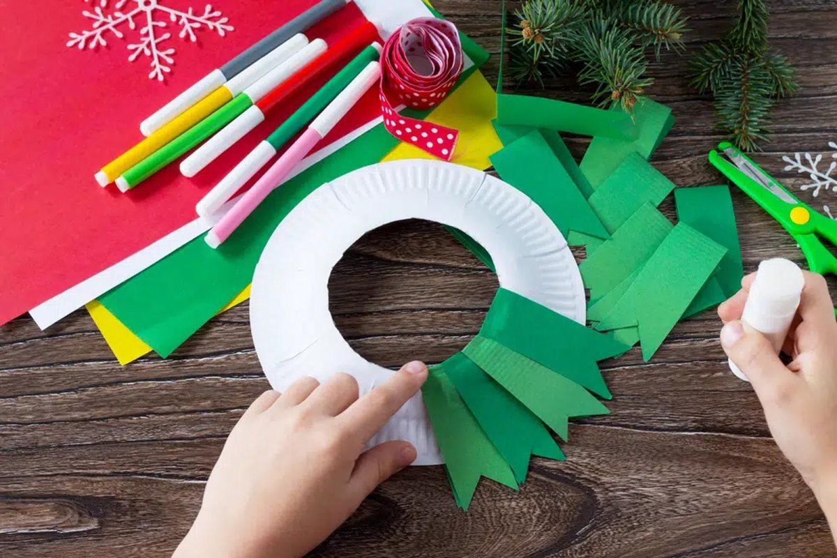 Papier Weihnachtskranz Kinder basteln